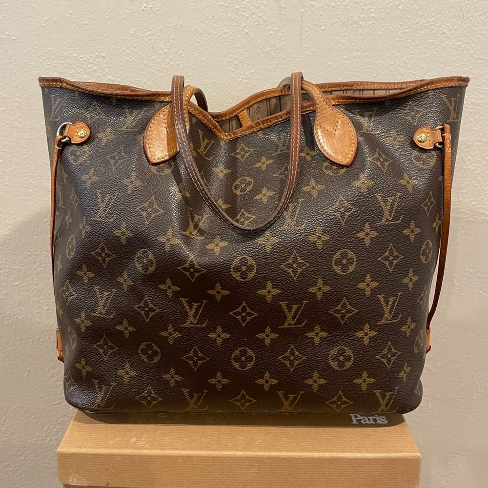 Louis Vuitton Neverfull MM. Please see all pics. Authentic.